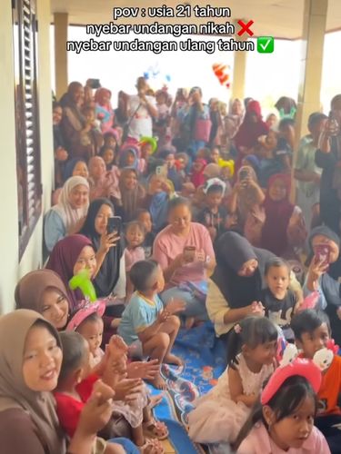 Gen Z usia 21 tahun viral usai gelar pesta ultah ala anak-anak. Lengkap dengan dekorasi unik, acara ini ramai dihadiri anak-anak dan ibu-ibu tetangga. Gen Z usia 21 tahun viral usai gelar pesta ultah ala anak-anak. Lengkap dengan dekorasi unik, acara ini ramai dihadiri anak-anak dan ibu-ibu tetangga.