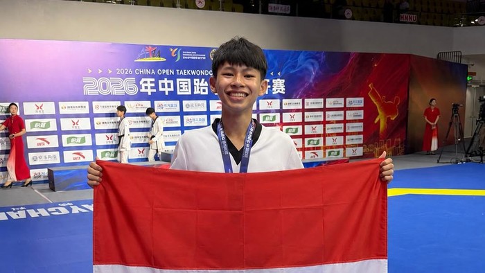 Giovano Gikey Mandagi meraih medali perak di Kejuaraan Taekwondo China Open 2026 di Hunan.