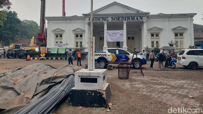 Halaman Gedung Soedirman yang Tergerus Proyek Underpass Gatot Subroto