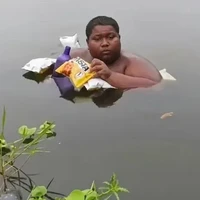Remaja Ini Berendam di Kolam Selama 5 Tahun karena Kulit Terasa Terbakar