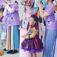 Saat ini Irish diketahui tengah mengandung buah cintanya dengan Haldy Sabri. Kenakan kaos yang longgar, baby bump di perutnya jadi tidak terlalu jelas terlihat. Foto: Instagram/@_irishbella_