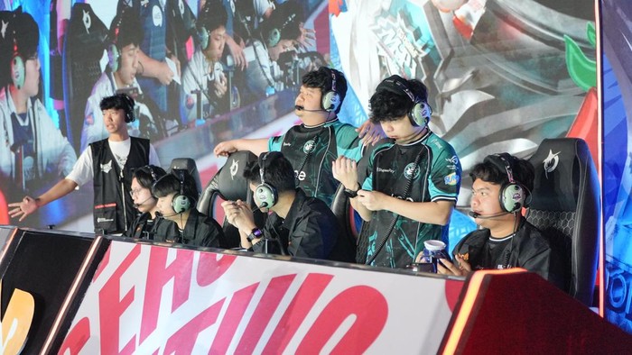 Setelah mengalami kekalahan dari Onic pada laga terakhir, RRQ Hoshi akan kembali tampil dalam lanjutan babak Reguler Season MPL ID S18 pekan ketiga. Lawan mereka kali ini ialah sang juara MPL ID S17, Bigetron by Vitality.