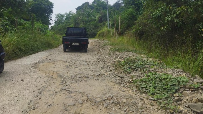 Jalan menuju kawasan Baduy di Lebak rusak (Aris/detikcom)