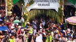 Melihat Jamasan Gong Kiai Pradah Blitar, Warga Berebut Air Bekas Ritual