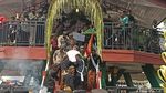 Melihat Jamasan Gong Kiai Pradah Blitar, Warga Berebut Air Bekas Ritual