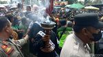 Melihat Jamasan Gong Kiai Pradah Blitar, Warga Berebut Air Bekas Ritual