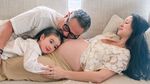 Hangat dan Memesona, Intip Sesi Maternity Shoot Julie Estelle
