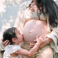 Tak sedikit netizen yang ikut tak sabar menantikan kelahiran anak kedua Julie Estelle. Brielle pun tampaknya sudah siap menjadi kakak. Foto: Instagram/@julstelle