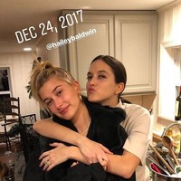Hubungannya dengan Hailey pun cukup dekat. Alaia menjadi bagian dari pernikahan Hailey dan Justin Bieber pada 2019. Keduanya pun kerap menikmati momen berkualitas bersama. Foto: dok. Instagram