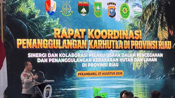 Kapolda Riau Irjen Pol Herry Heryawan memimpin Rapat Koordinasi Penanganan Karhutla di Pekanbaru, Kamis (27/8/2026).