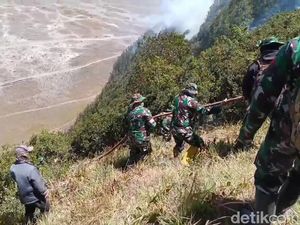 Kebakaran Bromo Mulai Terkendali
