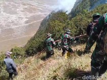 Kebakaran Bromo Mulai Terkendali, Ratusan Petugas Turun Tangan
