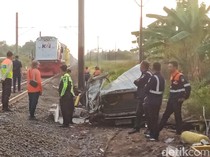 Momen Horor Truk Mogok di Perlintasan Berujung Tertabrak KA Malabar