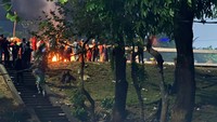 Kondisi Sekitar Pejompongan Jakpus Malam Ini, Ada Motor Terbakar