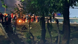 Kondisi Sekitar Pejompongan Jakpus Malam Ini, Ada Motor Terbakar