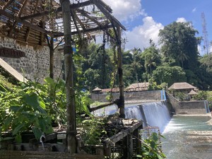 Spot Wisata Dam Tukad Unda Terbengkalai, Gazebo Lapuk Dipenuhi Semak