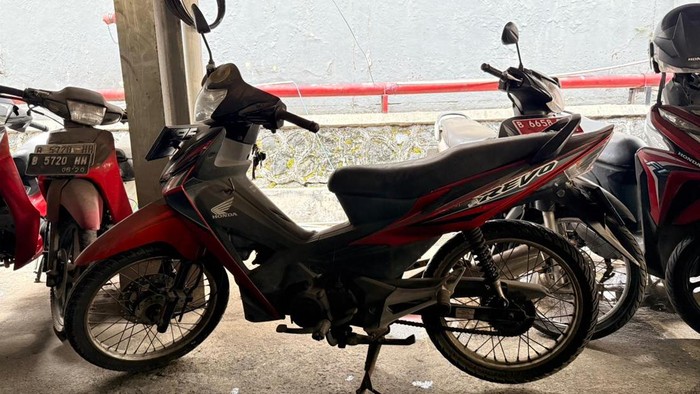 Lelang Honda Revo