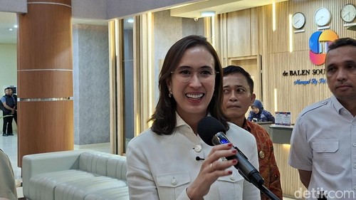 Menteri Pariwisata Widiyanti Putri Wardhana memberi keterangan pers di Mataram, NTB, Kamis (27/8/2026).