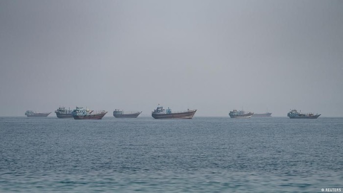 Negosiasi Iran-Oman Wacanakan Larangan Kapal Militer Lewati Hormuz