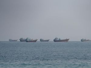 Negosiasi Iran-Oman Wacanakan Larangan Kapal Militer Lewati Hormuz