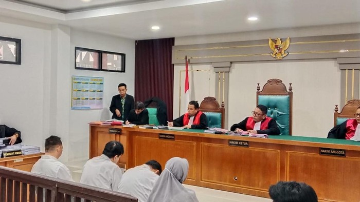 Para terdakwa kasus korupsi Perkimtan Kota Palembang jalani sidang tuntutan.