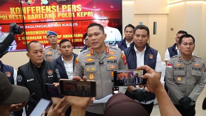 Kapolresta Barelang Kombes Anggoro Wicaksono saat menyampaikan keterangan terkait kasus kekerasan terhadap balita MA.
