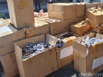 Kejari Denpasar Musnahkan Ribuan Slop Rokok Tanpa Cukai