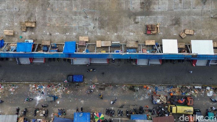 Penataan Pasar Baru Bekasi Berlanjut, Ratusan PKL Ditertibkan Pemerintah Kota Bekasi kembali melakukan penertiban pedagang kaki lima (PKL) di area Pasar Baru Bekasi, Kamis (27/8/2026). Sekitar 350 PKL nan selama ini berdagang di badan Jalan M. Yamin hingga area trotoar Jalan Ir. H. Juanda ditertibkan petugas gabungan.