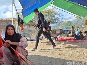 Pengungsi Nagekeo Hidup dalam Bayang-bayang Gempa