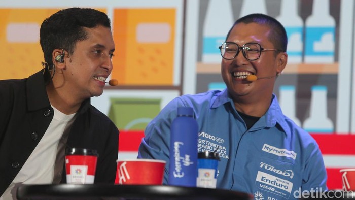 Pertamina Talks Episode 2 Kupas Isu Berkelanjutan Lewat Konsep Fun Direktur Transformasi & Keberlanjutan Bisnis PT Pertamina (Persero) Agung Wicaksono (tengah), Perwira Subholding Downstream Yoga Pratama, serta Sustainable Energy Expert sekaligus Founder Komodo Water, Shana Fatina datang sebagai pembicara dalam Pertamina Talks Episode 2 di Auditorium Menara Bank Mega, Jakarta, Kamis (27/8/2026).