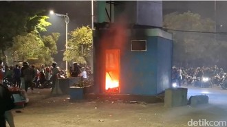 Situasi Sekitar Slipi Jakarta Malam Ini, Ada Pos Polisi Dibakar