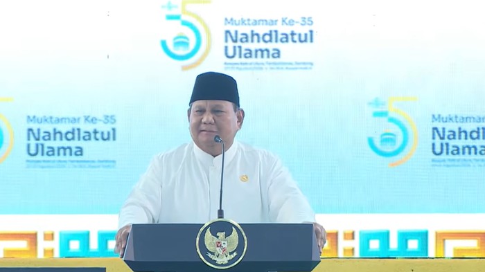 Presiden Prabowo Subianto memberikan sambutan dalam acara Muktamar ke-35 NU di Bahrul Ulum, Tambakberas, Jombang, Jawa Timur (Jatim), Kamis (27/8/2026).