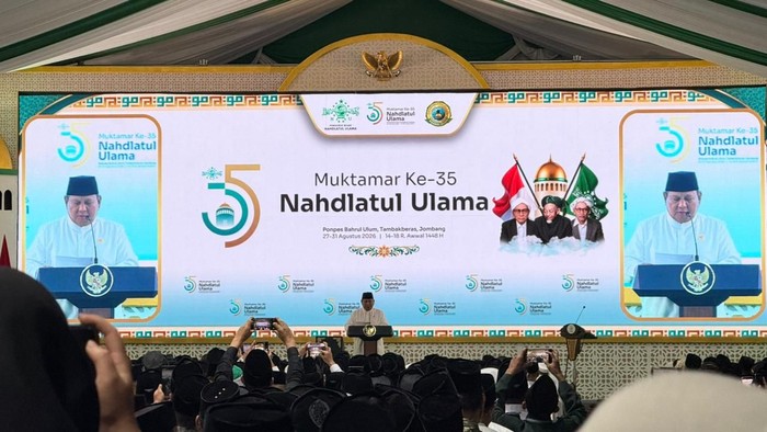Presiden Prabowo Subianto memberikan sambutan dalam acara Muktamar ke-35 NU di Bahrul Ulum, Tambakberas, Jombang, Jawa Timur (Jatim), Kamis (27/8/2026).
