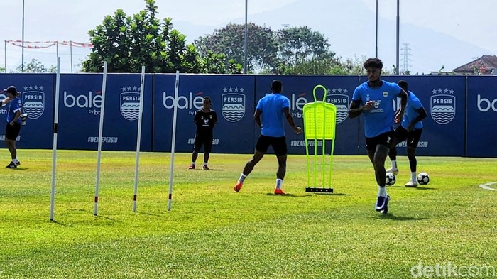 Ramon Tanque masih berlatih bersama skuad Persib Bandung.