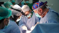 Tim Dokter RSAB Harkit Operasi Janin dalam Kandungan, Jadi yang Pertama di Indonesia