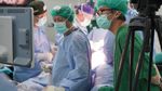 Foto: Detik-detik Tim Dokter RSAB Harkit Operasi Janin dalam Kandungan, Pertama di RI