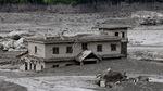 Rumah dan Bangunan Hancur Diterjang Banjir Nepal