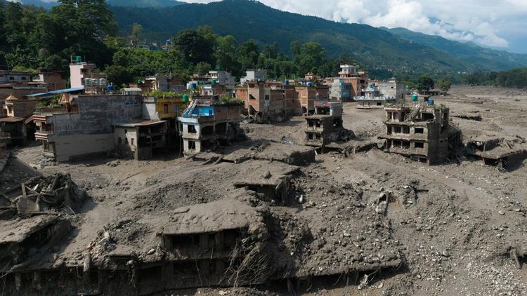 Rumah dan Bangunan Hancur Diterjang Banjir Nepal
