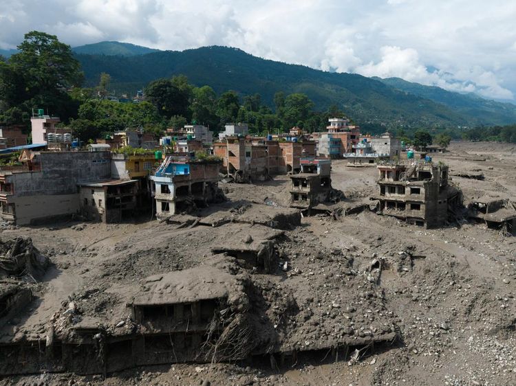 Rumah dan Bangunan Hancur Diterjang Banjir Nepal