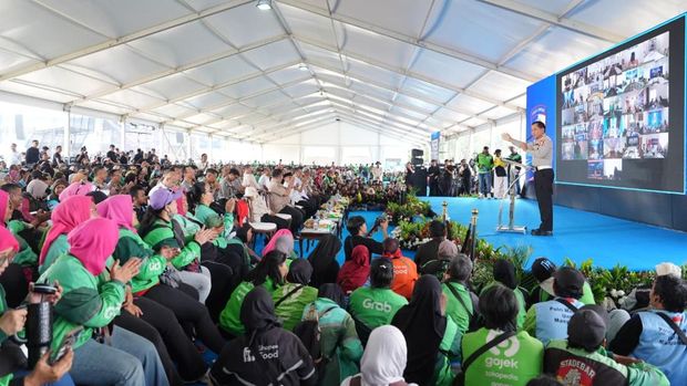 Sebanyak 5.150 pengemudi ojek online (ojol) se-Jabodetabek mengikuti Gebyar Keselamatan Lalu Lintas. Kakorlantas Polri Irjen Wibowo mendorong para pengemudi ojol menjadi pelopor keselamatan berlalu lintas. (dok Korlantas)