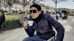 Asyiknya Desta Makan Sushi hingga Nongkrong Santai Bareng Ariel NOAH