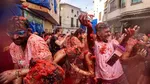 Serunya La Tomatina 2026, Ribuan Orang Perang Tomat di Jalanan Spanyol