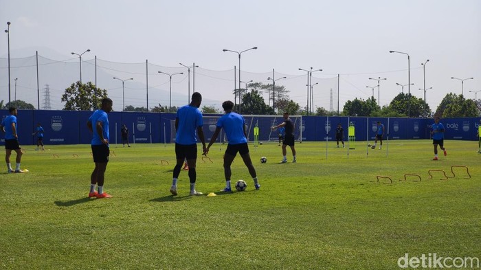 Skuad Persib Bandung berlatih jelang laga melawan Manila Digger di playoff ACL 2 2026