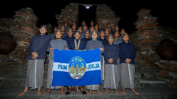 Skuad PSIM saat berada di Makam Imogiri. Skuad PSIM saat berada di Makam Imogiri.