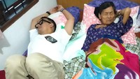 Udjo ramai mendapat dukungan dan doa setelah meninggalnya sang ibu. Turut berduka cita yang mendalam mas, komen Kris Dayanti. Semoga almarhumah diberi tempat terbaik dan keluarga diberi ketabahan, komen Ardina Rasti. (Foto: dok Instagram udjudj)