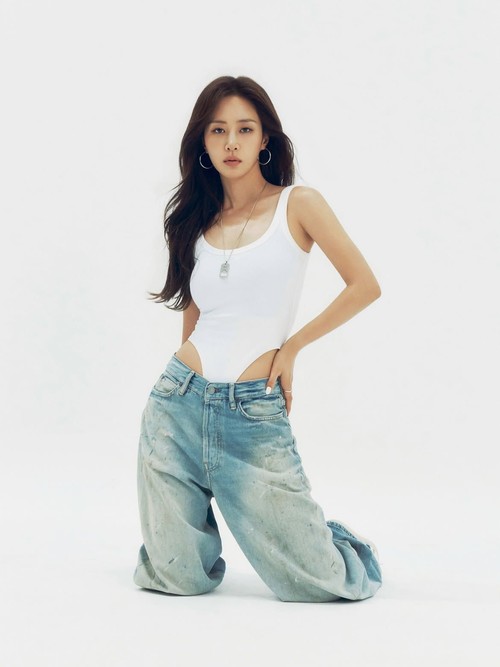 Potret Yuri Buat Debut SNSD-HyoRiSoo.