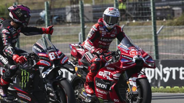 BRNO, CZECH REPUBLIC - JUNE 20: Jorge Martin of Spain riding the Aprilia Racing bike (89) congratulates Marc Marquez of Spain riding the Lenovo Ducati (93) on finishing third during the Tissot Sprint ahead of the MotoGP of  Czechia at Brno Circuit on June 20, 2026 in Brno, Czech Republic. (Photo by Gold & Goose Photography/Getty Images)