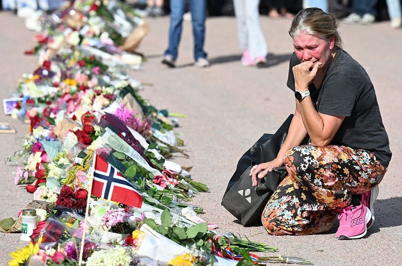 2292312663 OSLO, NORWAY - AUGUST 27: People are gathering at The Palace Square to pay their respect to King Harald V of Norway who is at Oslo University Hospital in a serious condition on August 27, 2026 in Oslo, Norway. King Harald V of Norway has been in hospital since August 17 to receive treatment for a bacterial infection in his blood. As his condition has deteriorated, Crown Prince Haakon of Norway and Queen Sonja of Norway have cancelled all planned appearances and engagements. (Photo by Rune Hellestad/Getty Images)
