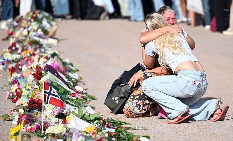 2292312663 OSLO, NORWAY - AUGUST 27: People are gathering at The Palace Square to pay their respect to King Harald V of Norway who is at Oslo University Hospital in a serious condition on August 27, 2026 in Oslo, Norway. King Harald V of Norway has been in hospital since August 17 to receive treatment for a bacterial infection in his blood. As his condition has deteriorated, Crown Prince Haakon of Norway and Queen Sonja of Norway have cancelled all planned appearances and engagements. (Photo by Rune Hellestad/Getty Images)