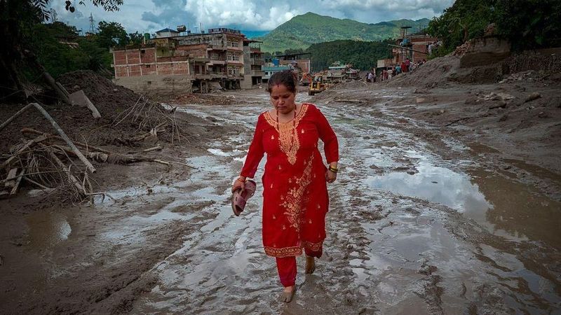 'Anggota keluarga saya tersapu banjir di depan mata saya' Fakta-fakta banjir dan longsor di Nepal yang tewaskan ratusan orang 'Anggota keluarga saya tersapu banjir di depan mata saya' Fakta-fakta banjir dan longsor di Nepal yang tewaskan ratusan orang